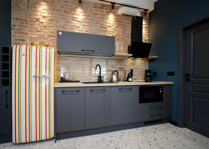 Tsaribrod Design ヴァルナ